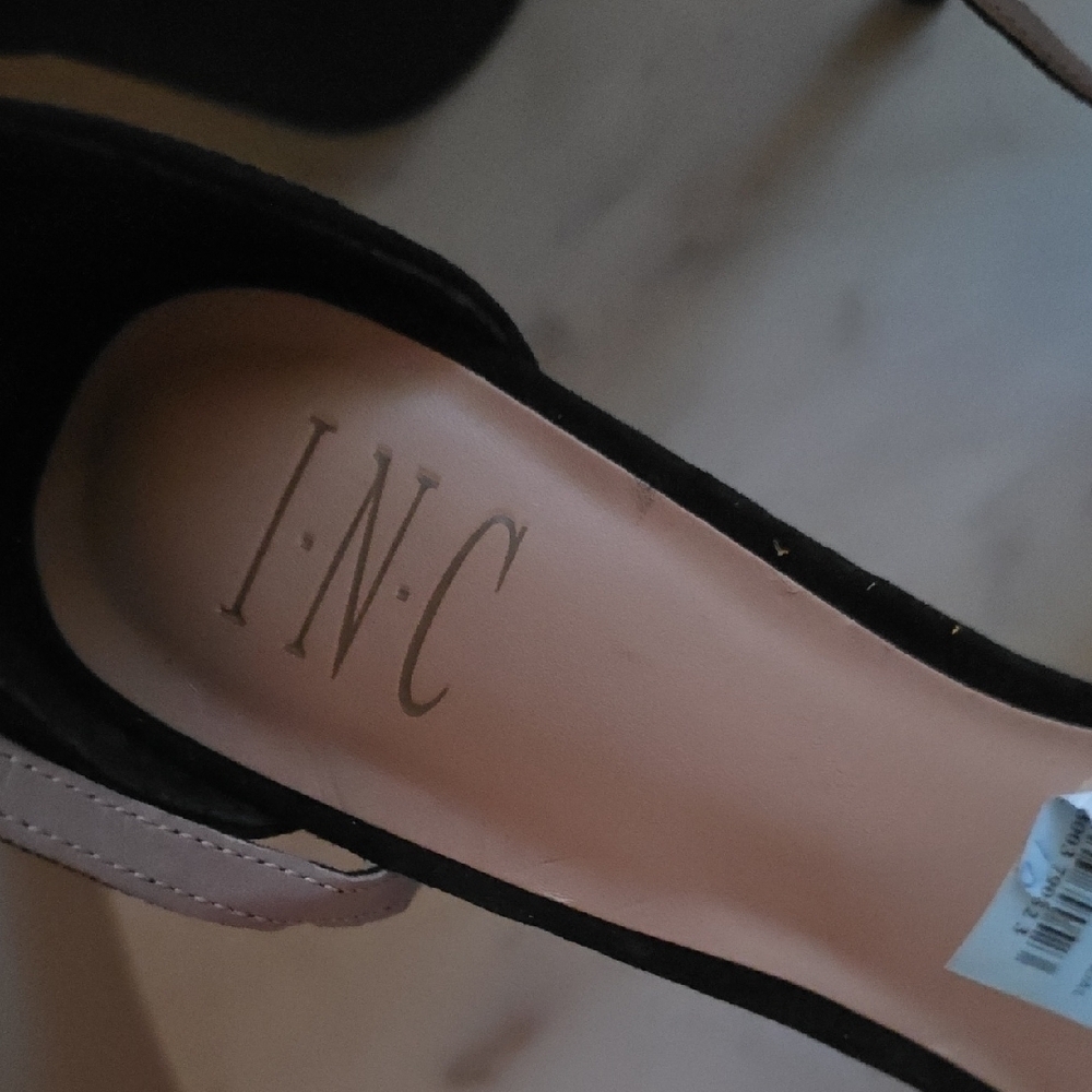 INC International Concepts Black and Tan Heels - Picture 2 of 9